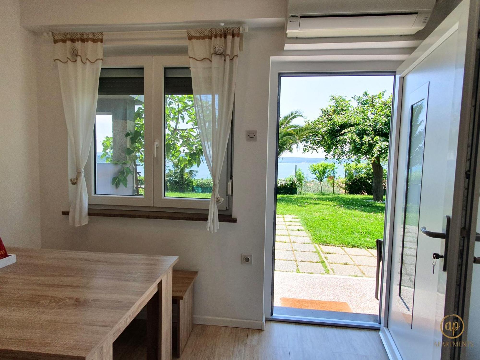 Apartment With Seaview And Garden For 6 Portorož Dış mekan fotoğraf
