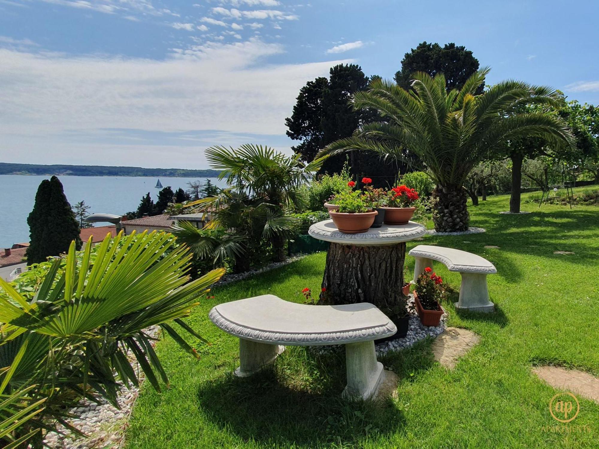 Apartment With Seaview And Garden For 6 Portorož Dış mekan fotoğraf